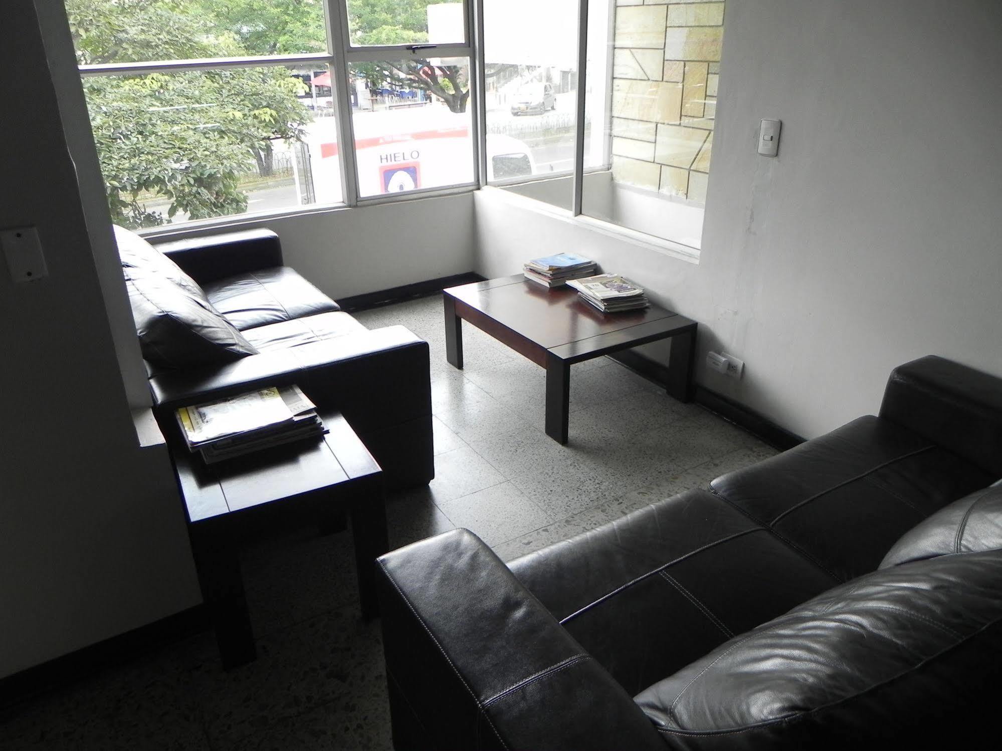 Hostal Tamarindo Inn Medellin Exterior photo