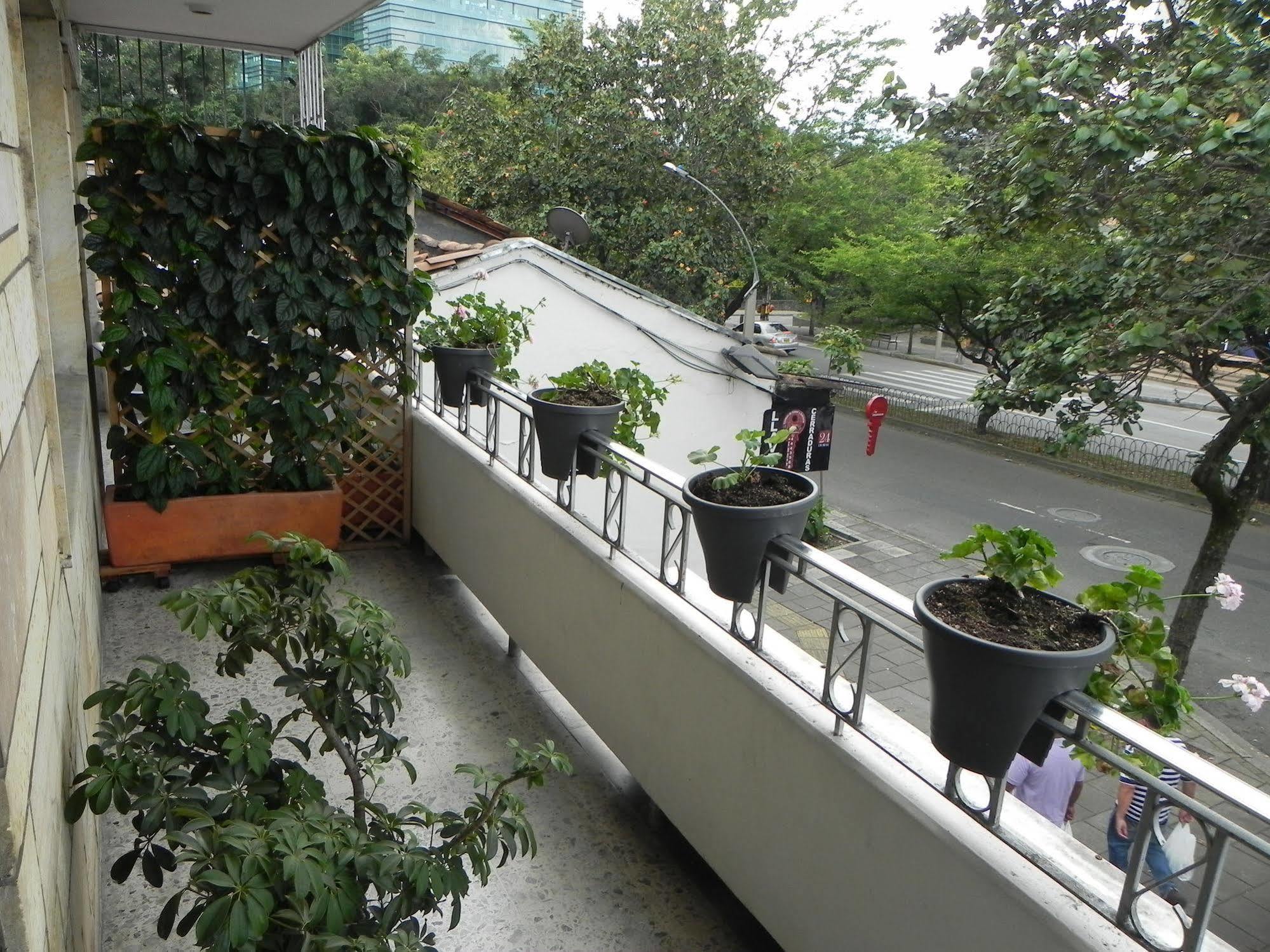 Hostal Tamarindo Inn Medellin Exterior photo